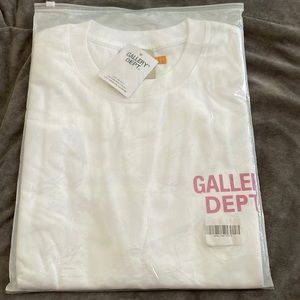 BRAND NEW Mens gallery dept T-shirt